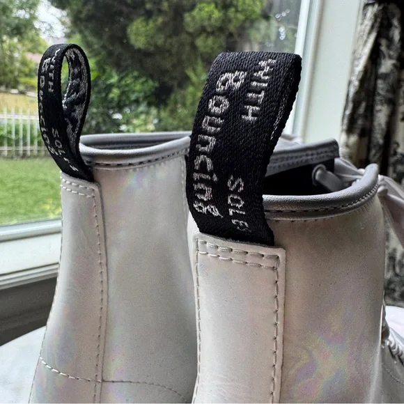 NWOB 🦄Iridescent rainbow Doc Martens! - Picture 7 of 15